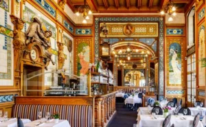 A Nantes, une escouade de fourmis au service des charmes de la brasserie La Cigale